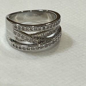 Elegant Silver Women's Ring with Sparkling Accents